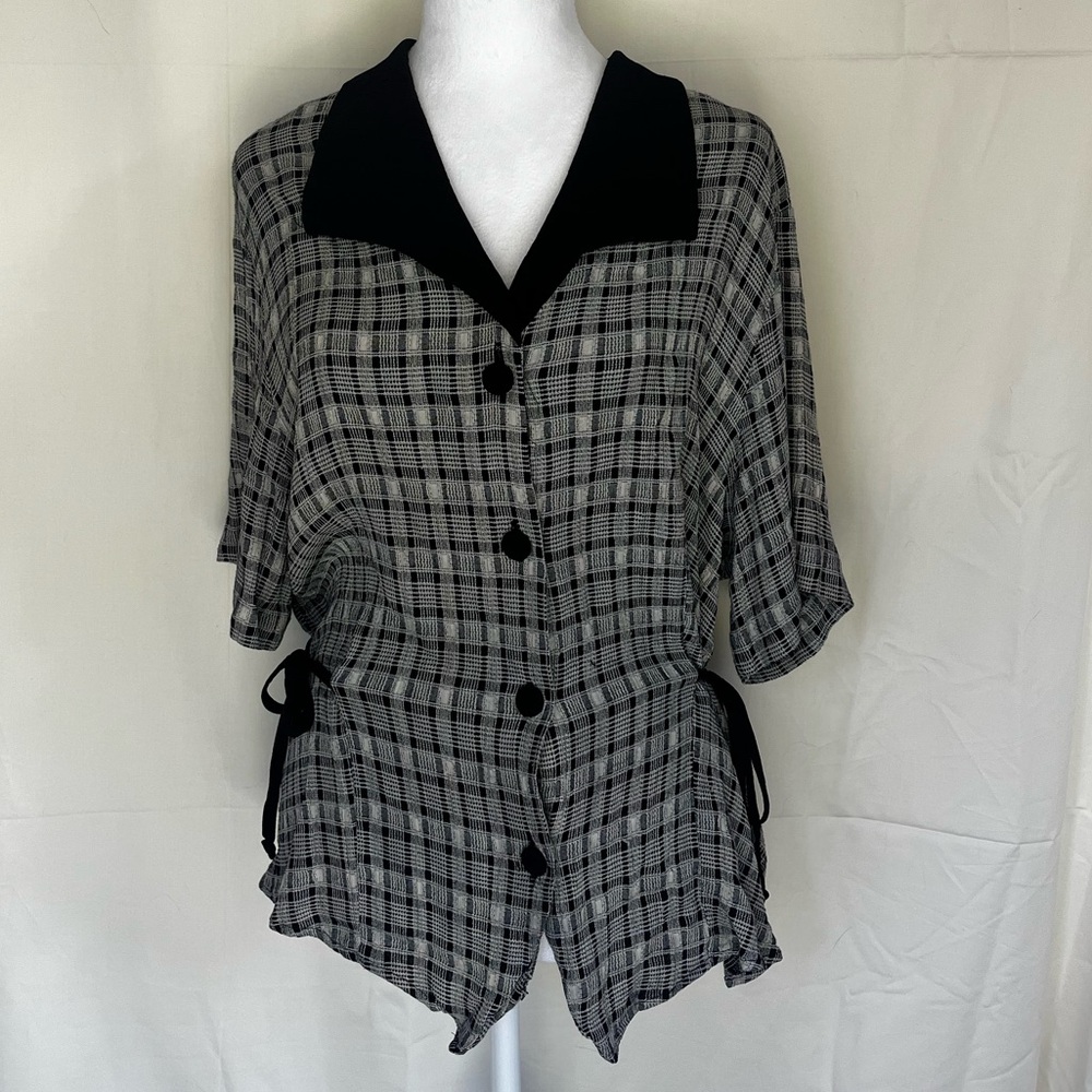 Vintage button down short sleeve women’s top